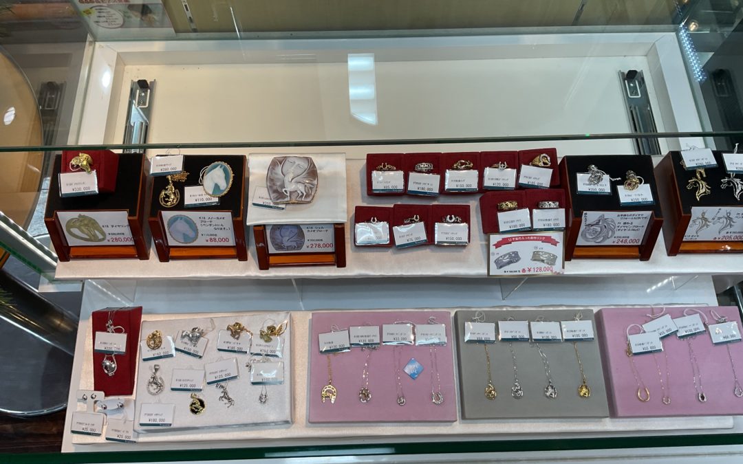 馬のジュエリー